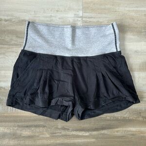 lululemon Athletica Rare Vintage Shorts, size 4 *super soft*